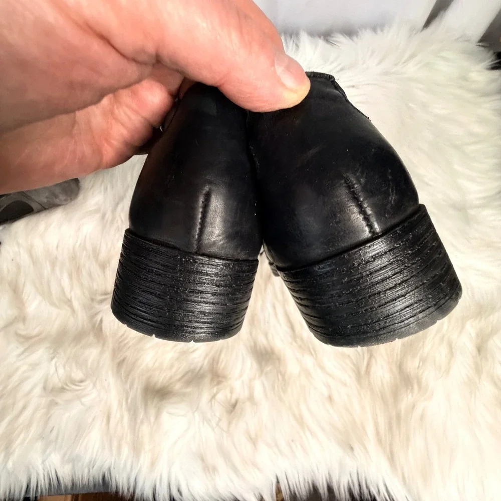 b.o.c. Born Concept Black Leather Side Zip Cap Toe Ankle Boots Booties